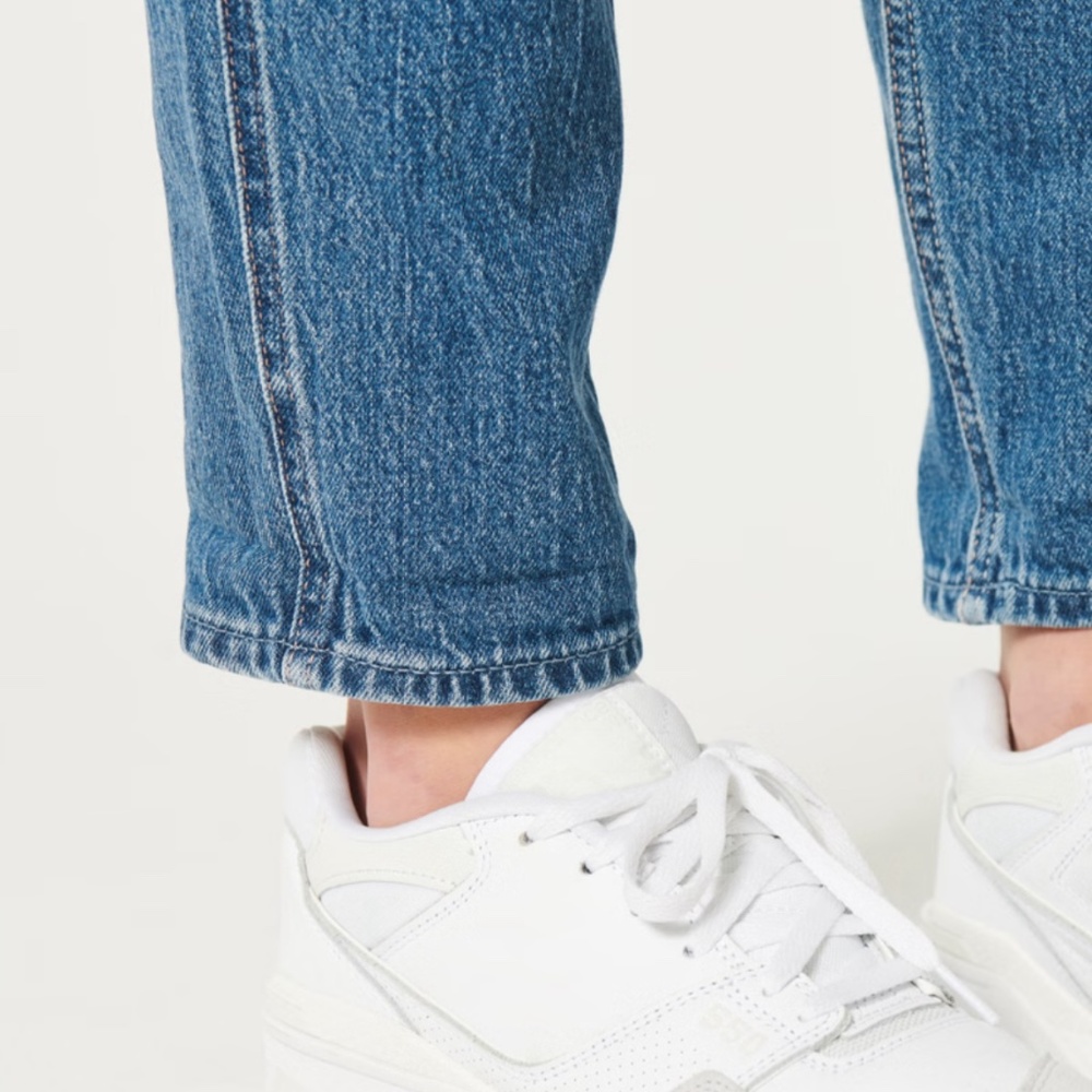 Hollister Ultra High-Rise Mom Jean | Size 3R - Picture 4 of 11